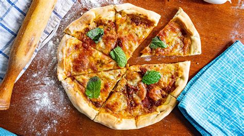 How to Master the Art of Making Homemade Pizza from Scratch